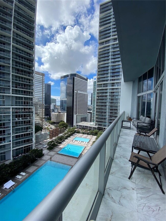 Foto del edificio - 475 Brickell Ave