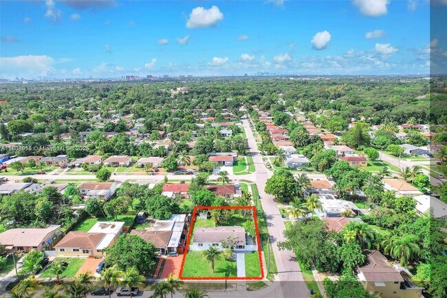 Foto del edificio - 1050 NE 156th St