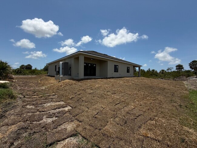 Foto del edificio - 12136 Tetzel Ave