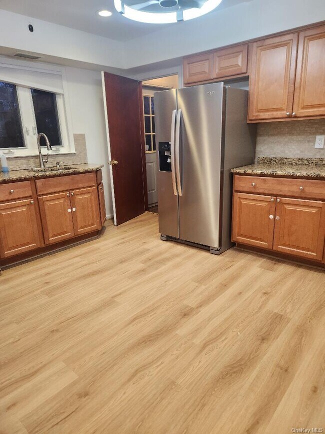 Foto del edificio - 147 Congers Rd