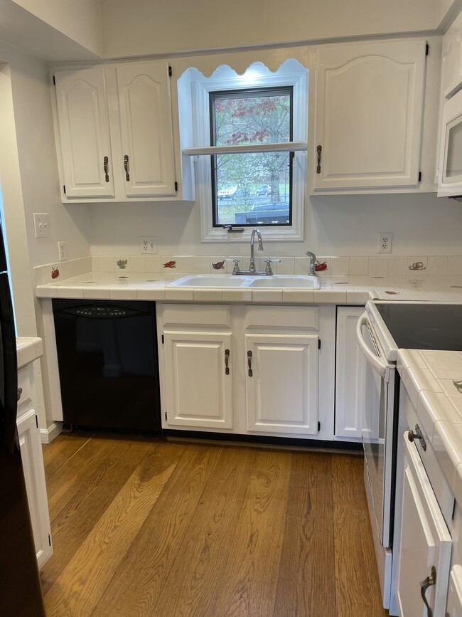 Foto del edificio - 7978 Hickory Nut Gap Rd
