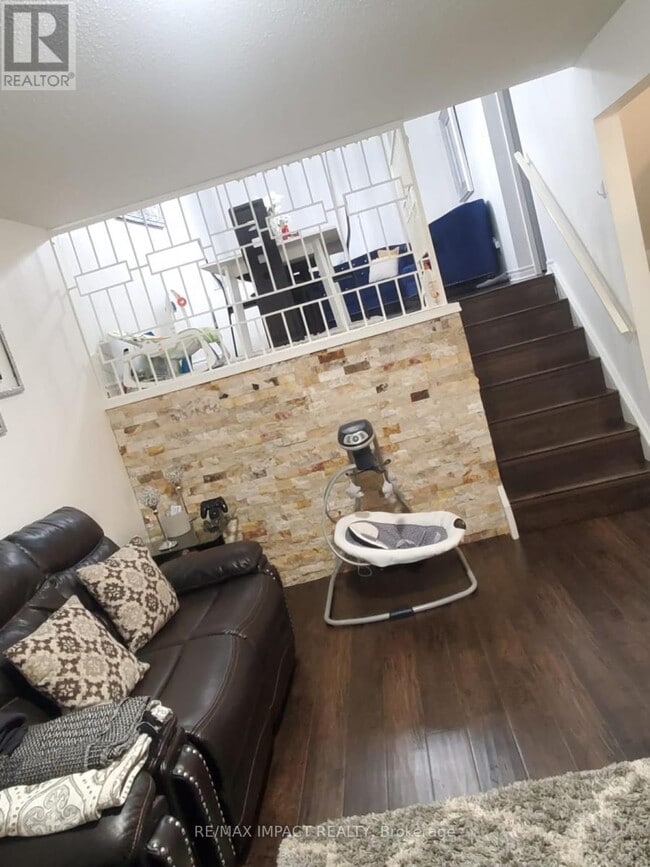 Photo du bâtiment - 285 Bluevale St N