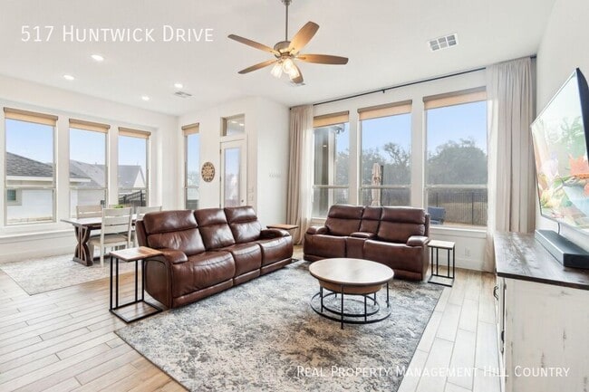 Building Photo - 517 Huntwick Dr
