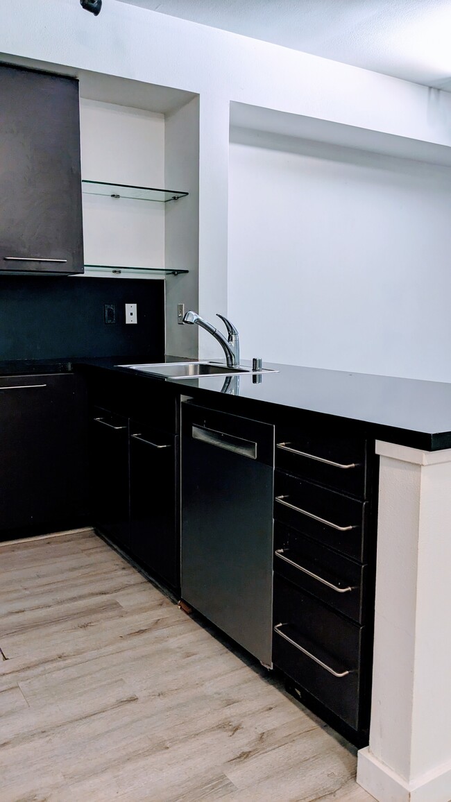 Kitchen - 1410 E Pine St