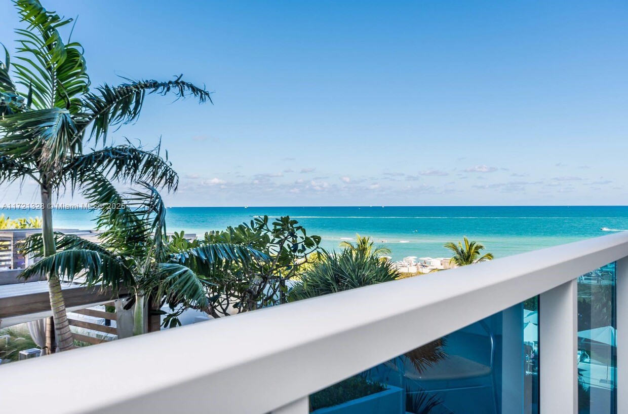 Primary Photo - 2301 Collins Ave