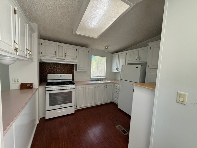 Building Photo - 3768 Western Dr