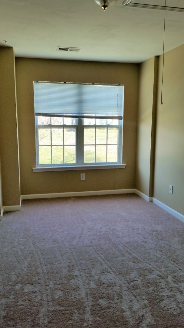 Building Photo - 3 bedroom townhouse in Oakhurst