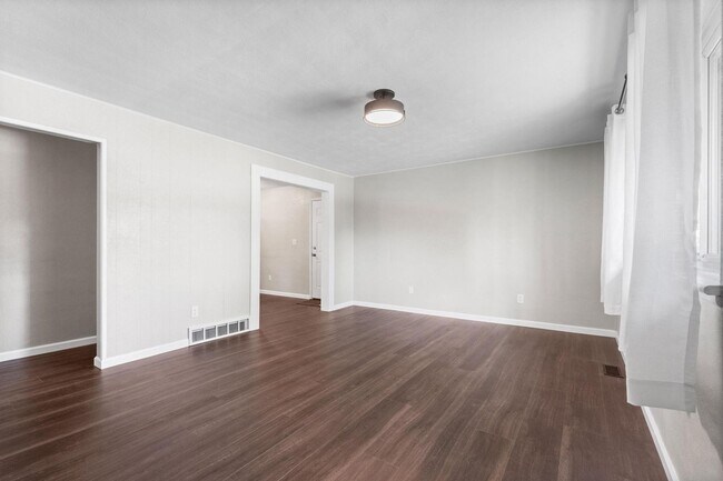 Foto del edificio - Charming 4-Bedroom Home in Desirable Neigh...