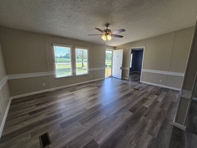 Building Photo - 2214 Sivertsen Rd