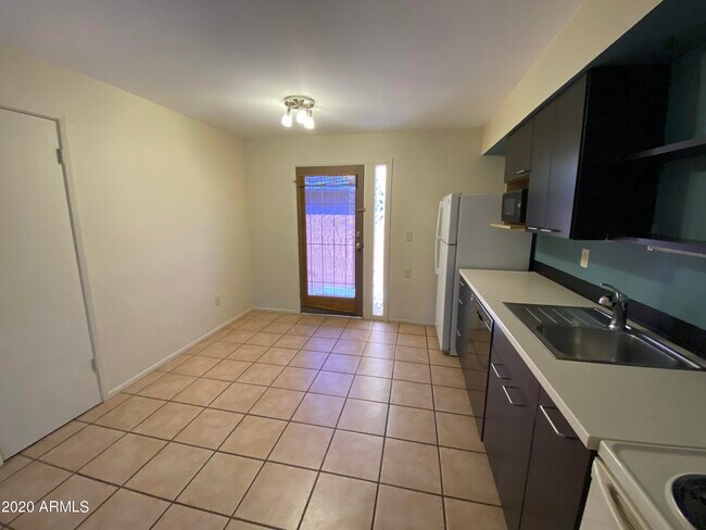 Foto del edificio - 1705 E 12th St