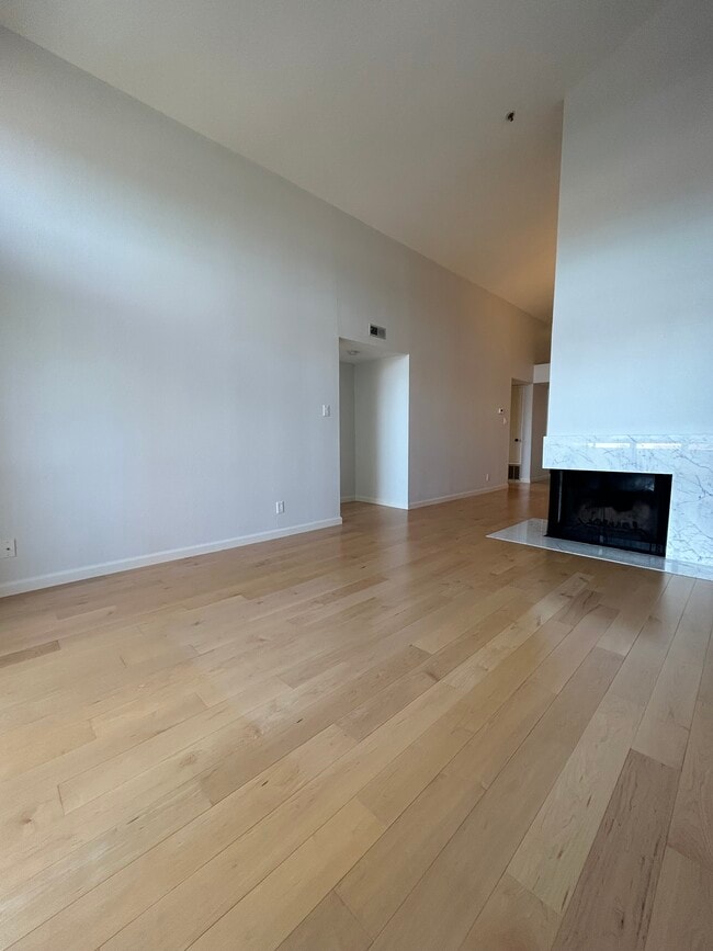2 Elm St Unit 200, San Carlos, CA 94070 Condo for Rent in San Carlos
