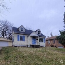 Building Photo - 864 Emerald Ave NE