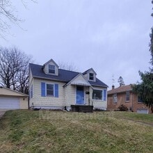 Building Photo - 864 Emerald Ave NE