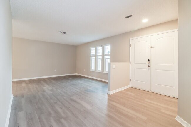 Foto del edificio - 12909 Walnut Tree Ln