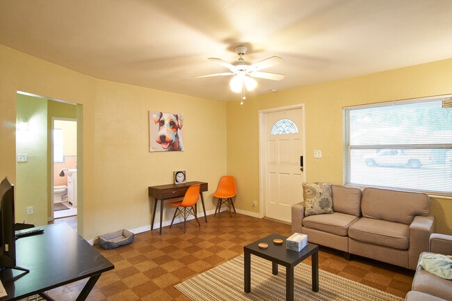 Building Photo - 1518 E Ellicott St