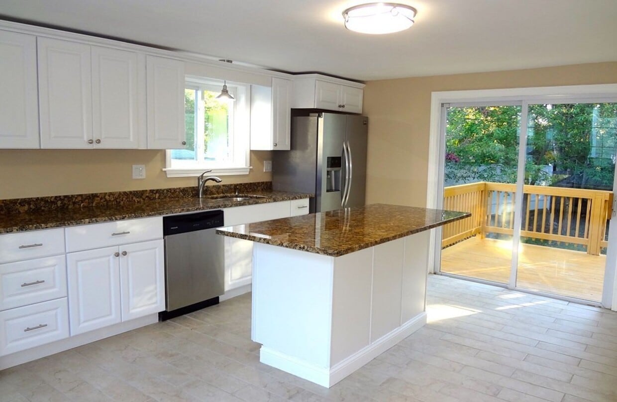 Foto principal - 1800 sqft 4-bed/1.5-bath Single Family Hom...