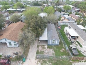 Building Photo - 916 Violet Dr