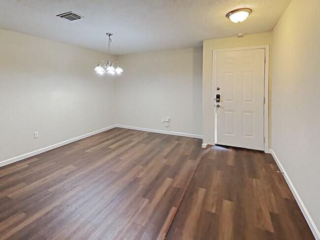Building Photo - 16422 Oxnard Ln