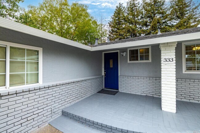 Building Photo - 333 Adobe Dr
