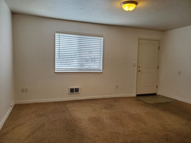 Building Photo - 1430 Cambridge Dr