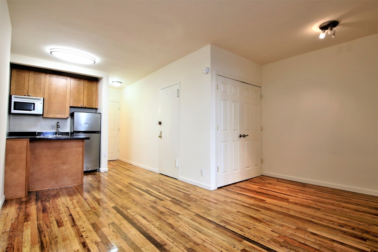 Primary Photo - 38 W 85th St