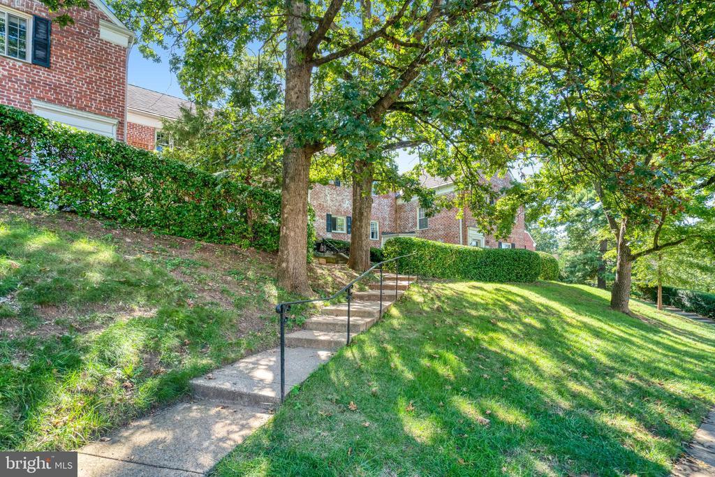 Primary Photo - 3239 Gunston Rd