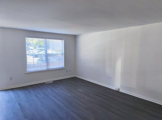 Foto del edificio - Spacious Alexandria Townhome in Convenient...