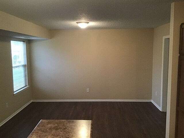 Foto del edificio - 7352 Woodside Dr