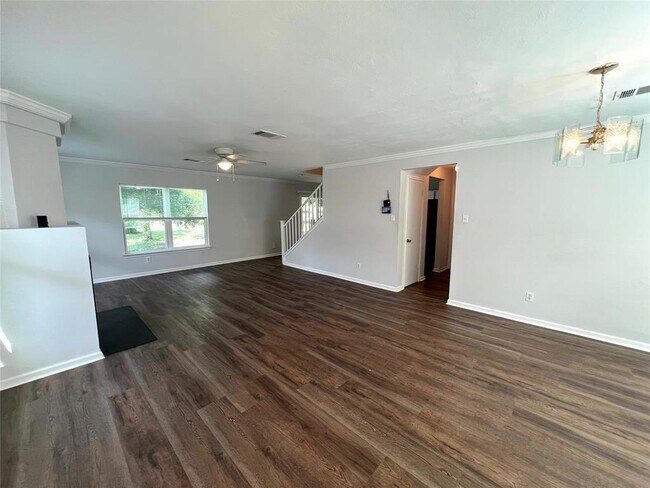 Foto del edificio - 2423 Glen Field Dr