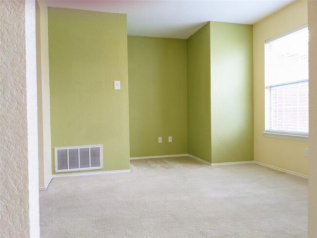 Building Photo - 17518 Wiseman Dr