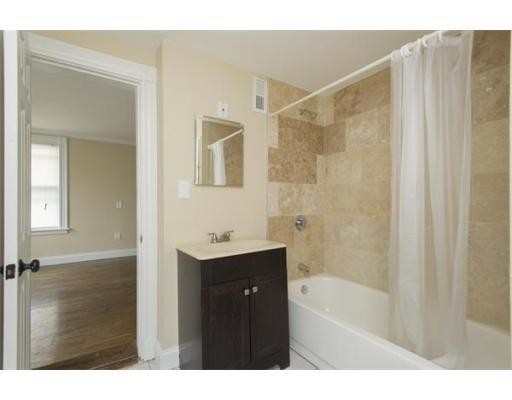 Primary Photo - 402 Saratoga St