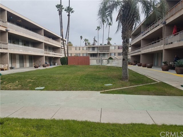 Building Photo - 6979 Palm Ct