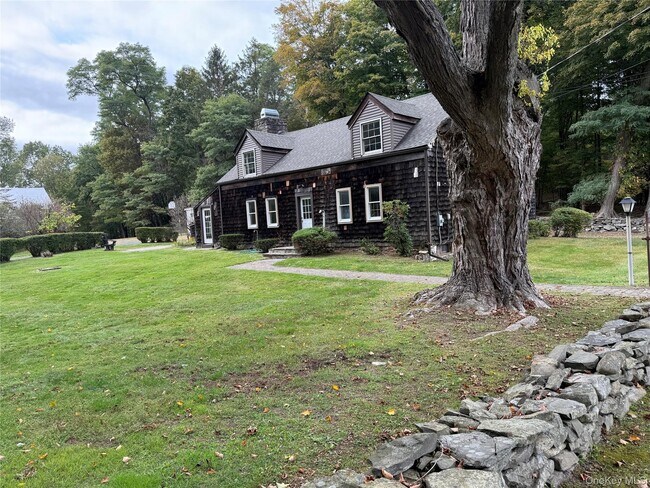 Foto del edificio - 241 White Bridge Rd