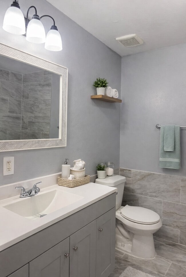 Building Photo - 4515 Oxford St