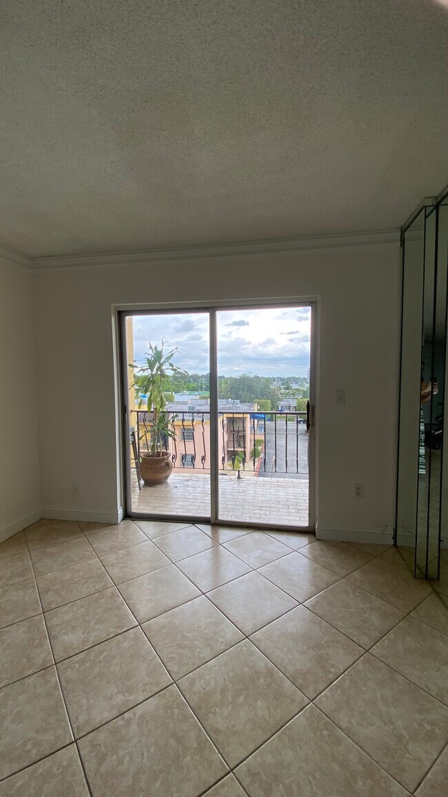 Foto del edificio - 3181 SW 13th St