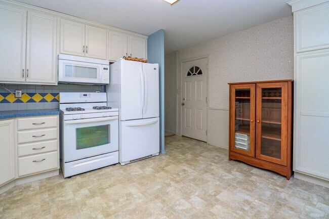 Foto del edificio - 3 bedroom home located in Russel Blvd School district!