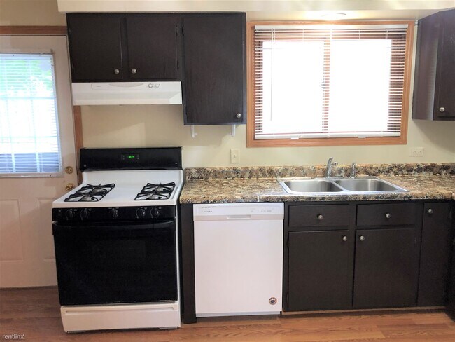 Building Photo - 2 br, 1.5 bath Townhome - 514 N Harrison S...