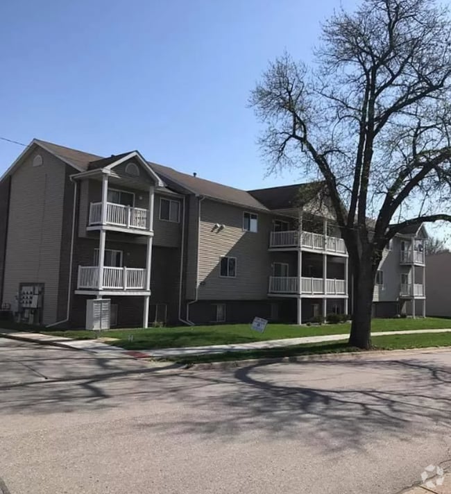 Building Photo - 215 Jewel Dr