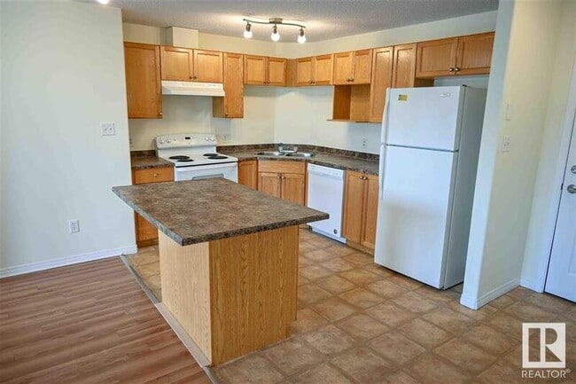 Building Photo - 330 Clareview Station Dr NW
