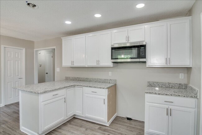 Building Photo - Beautiful 4 Bedroom Home