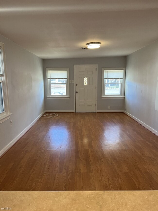 Building Photo - 3 br, 1.5 bath House - 3008 Hungary Spring...