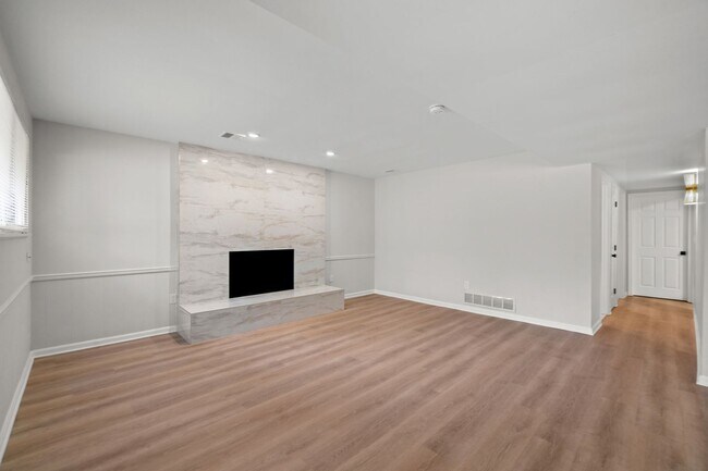 Foto del edificio - 100 Oak Dr