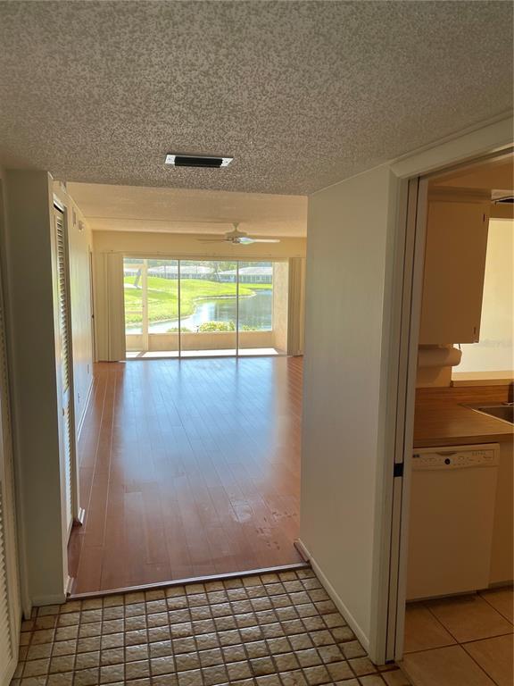 Building Photo - 6973 W Country Club Dr N