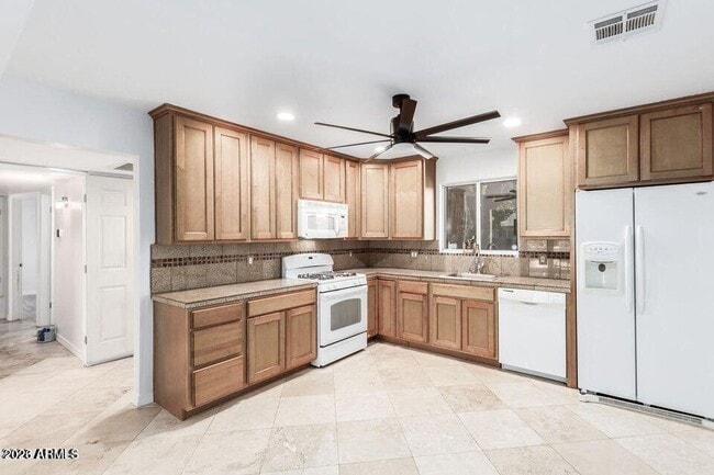 Building Photo - 7544 E Kimsey Ln