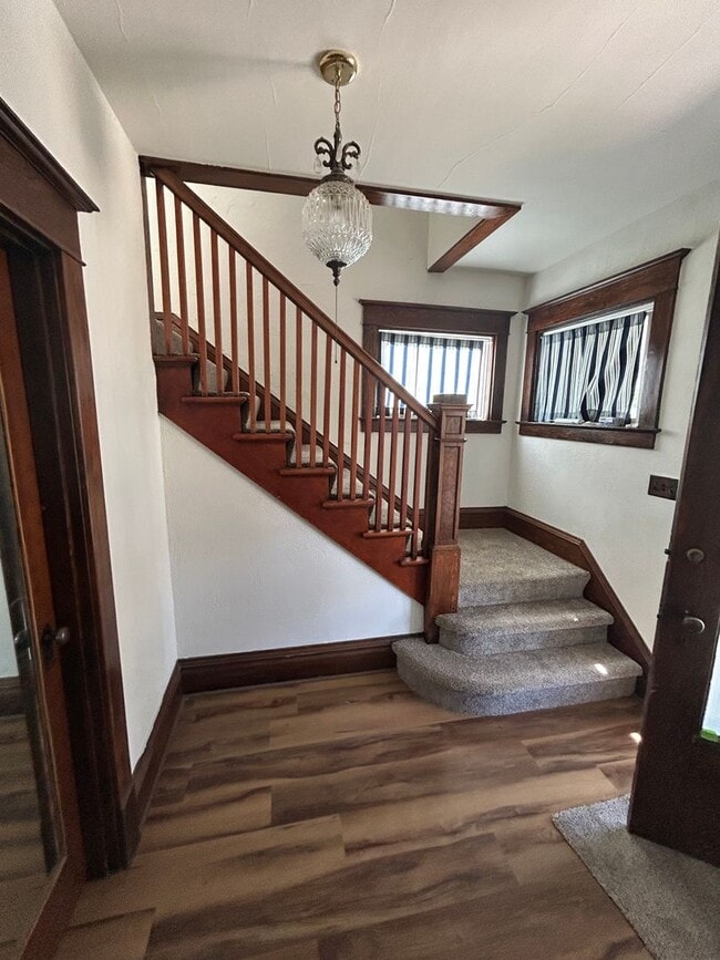 Building Photo - Historic 3 Bedroom, 1.5 Bath Home in Downt...