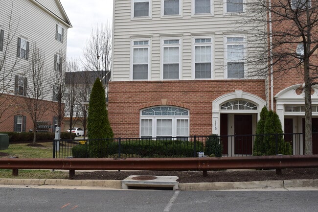 Photo - 2500 Eastbourne Dr House