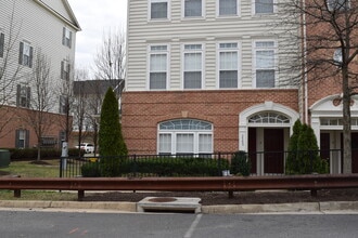 Building Photo - 2500 Eastbourne Dr