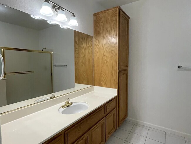 Foto del edificio - 8446 Granite Cove Dr