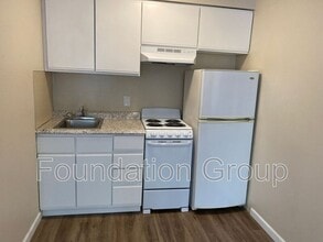 Building Photo - 400 10th Ave