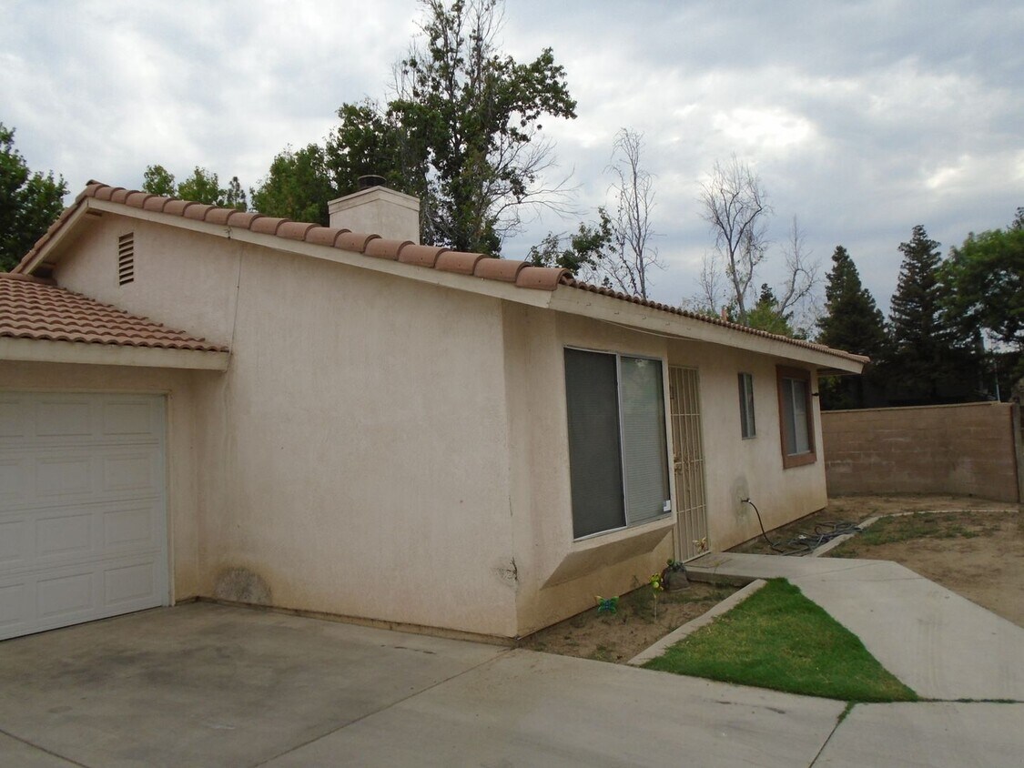 Building Photo - 2720 Gosford Rd